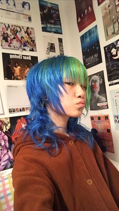 Green And Blue Hair, Blue And Green Hair, Blue Hair Dark, Curly Afro Hair, Belle Hairstyle, Light Blue Hair, Dramatic Hair