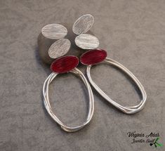 "These Modern Silver Hoop Earrings are perfect to wear every day. They are lightweight and its bright red will add a touch of color to your outfit. The silver post earrings are a beautiful accessory of contemporary jewelry. These hoop earrings are made in sterling silver and enameled in red color on the front. Details: Weight: 2.9 g each one Width: 20mm = 0.79\" Height: 50 mm = 1.97\" Enjoy and thank you for looking! Follow me www.facebook.com/jewelersoul Visit my shop for a matching more pendan Blue Enamel Earrings, Red Hoop Earrings, Oxidized Silver Earrings, Bar Stud Earrings, Sterling Silver Brooch, Earrings Red, Enamel Earrings, Earrings Long, Silver Brooch