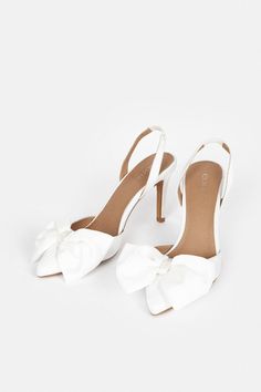 Bridal Shoes With Bow, Sling Back Wedding Shoes, White Heels With Bow, Conformation Dresses, White Bow Heels, Bridal Fits, Bow Wedding Shoes, Kitten Heels Wedding, Wedding Shoes Bow