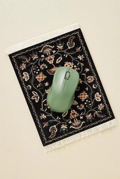 a computer mouse sitting on top of a rug