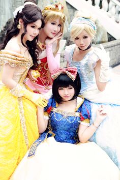 princesses!! #ulzzang Disney Princess Cosplay, Sleeping Beauty 1959, Japan Cosplay, Disney Princess Aurora, Disney Japan, Princess Cosplay, Disney Sleeping Beauty, Disney Cosplay, Princess Aurora