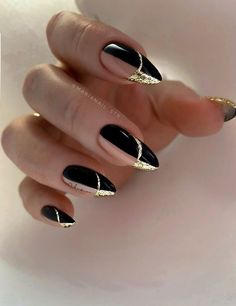 Navy And Silver Nails, Judy Nails, Nail Art Noir, Spring Nail Design, Gold Accent Nail, Oval Nails Designs, Silver Nail Designs, Gold Acrylic Nails, Graduation Nails