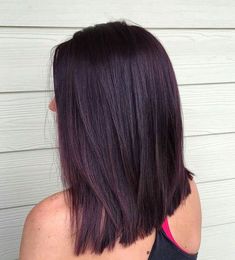 Blackberry Hair Colour, Pelo Color Borgoña, Black Cherry Hair Color, Black Cherry Hair, Spring Hair Color Trends, Haircolor Ideas, Violet Hair Colors, Cherry Hair Colors, Dark Red Hair Color