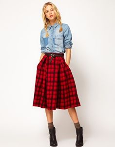 Falda a media pierna de cuadros de ASOS Adaline Bowman, Tartan Skirt Outfit, Rok Outfit, Below The Knee Skirt, Red Plaid Skirt, Tennis Skirts, Plaid Fashion, Plaid Skirt, Plaid Skirts