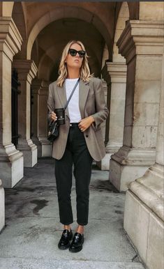 Look Working Girl, Office Outfits Women, Business Casual Outfits For Work, Stylish Work Outfits, Business Outfit, Fashion Mistakes, Casual Work Outfits, 가을 패션