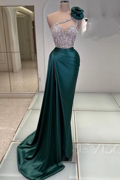 Bestellen Sie bei babyonlinedress.de Elegante Abendkleider Lang Grün online. Abiballkleider mit Glitzer aus Satin zum Abiball gehen. Green Satin Evening Dress For Prom, Green Satin Evening Dress For Homecoming, Green Evening Dress With Sweep Train For Banquet, Green Evening Dress With Sweep Train For Prom, Green Homecoming Evening Dress With Sweep Train, Green Evening Dress With Sweep Train For Homecoming, Green Homecoming Gown With Sweep Train, Green Satin Gown For Homecoming, Green Gown With Sweep Train For Homecoming