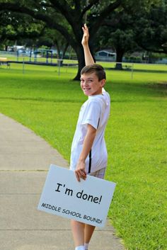 6th Grade Promotion Party Ideas, 5th Grade Promotion Party Ideas, Last Day Of School Picture Ideas, 4th Grade Graduation Ideas, Middle School Photo Shoot, 5th Grade Graduation Party Ideas