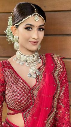 Natural Bridal Makeup Indian, Soft Natural Bridal Makeup, Blouse Design Ideas, Bridal Makeup Indian, Red Blouse Design, Makeup Artist Course, Natural Bridal Makeup, Latest Blouse Designs, Bengali Bridal Makeup