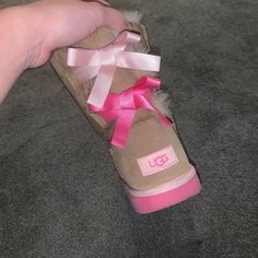 Worn Twice Size 7.5 In Women Uggs Super Cute Originally 250 Women Uggs, Uggs Pink, Brown Uggs, Cute Uggs, Pretty Sneakers, Xmas Wishlist, Holiday Wishlist, 2000s Clothes, Pretty Aesthetic