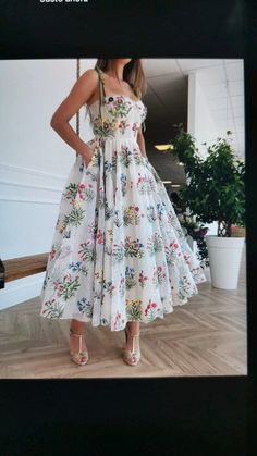 Modern Mexican Wedding Dress, Pretty Summer Dresses Classy, With Boots Outfit, Cute Flowy Dresses, Casual Outfit Summer, Pretty Dresses Casual, Outfit Boots, Elegant Casual Dress, Pretty Summer Dresses