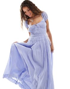 Dresses by Free People When the dress code means a dress Square neck Cap sleeves Open back Tie-back fastening Regular fit Formal Dresses Graduation, Dress Square Neck, Free People Boho, Shirred Dress, Boho Summer Dresses, Winter Party Dress, Long Sleeve Floral Dress, Short Mini Dress, Satin Slip Dress