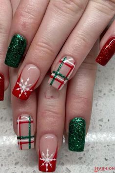 Christmas Nail Designs Acrylic, Red Christmas Nails, Plaid Nails, Christmas Nails Easy, Christmas Nail Art Designs, Makijaż Smokey Eye