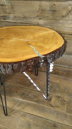 Deodar Cedar Accent Table Log Slices Ideas, Epoxy Table Ideas, Deodar Cedar, Kitchen Boards, Homemade Beds, Poly And Bark, Resin And Wood Diy, Rustic Log Furniture, Epoxy Tables