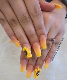 Gradient Nail Art, Sunflower Nail Art, Yellow Nail Art, Yellow Nails Design, Sunflower Nails, Cute Acrylic Nail Designs, Pretty Nail Art Designs