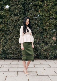 Peachy... - Rach Parcell Khaki Green Skirt Outfit, Green Skirt Outfit, Olive Green Skirt, Classy Clothing, Rachel Parcell, Church Outfit, Plain Jane, Best Dress, Midi Skirt Pencil