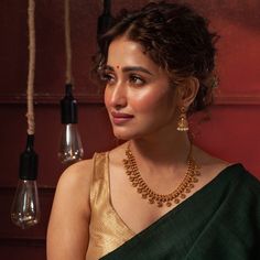 The Arpana Antique Necklace Set is a classically designed jewelry by Tarinika craftsmen. It showcases the traditional coin and floral motifs with a modern twist. The embedded high-quality Cubic Zirconia/American Diamond stones in red or green color add the right touch of luxury to the necklace set. The necklace comes with quintessential Indian jhumkis encrusted with hanging pearl beads. The set is perfect for special occasions like weddings,festive celebrations, and family gatherings. Wear this Antique Necklace Set, South Indian Temple, Indian Jewelry Set, Earring Indian, Temple Jewelry Necklace, Black Beads Mangalsutra, Temple Jewelry, Indian Temple, Indian Necklace