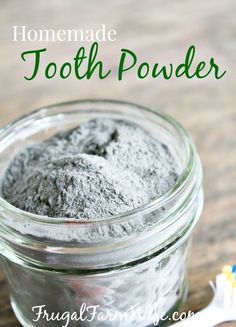 Homemade Tooth Powder. This is super easy to make - no need to find tubes for homemade tooth paste! Baking Soda Face, Farm Wife, Tooth Powder, Pasta Dental, Homemade Remedies