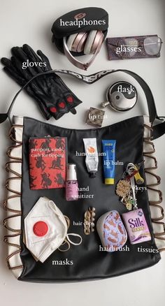 Organization Things, Autumn Bag, Everyday Bag Essentials, What's In My Purse, Bag Items, Makeup Bag Essentials, Backpack Essentials, Purse Essentials