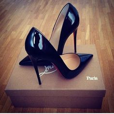 Louboutin Hak Tinggi, Gucci Purses, Black High Heels, Street Styles