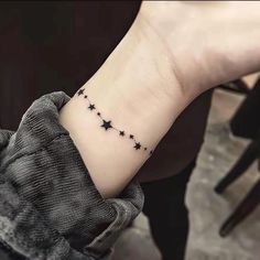 Tatouage Bracelet Étoiles Cute Bracelet Tattoos, Ankle Tattoos For Women Stars, Sun Bracelet Tattoo, Moon Bracelet Tattoo, Star Bracelet Tattoo, Bracelete Tattoos, Charm Bracelet Tattoo For Women, Bracelet Tattoos For Women Wrist, Sky Full Of Stars Tattoo