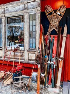 Vintage Skis Antique Winter Retro Decorating Ideas