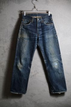 Levi's Vintage Clothing LVC 2000's 501XX Selvedge Denim Jeans  SIZE W28 Waist：37cm Thigh：30cm Length：96cm Inseam：71cm Leg opening：20cm Welcome to our online store https://bansecondhandgoods.com/ Worldwide Shipping The official website provides credit card services,  please contact us via private message if necessary. Find us IG :  ban_secondhand_goods Thank you for checking us out :) Levis 1990 Jeans, Levis History, Vintage 501 Jeans, Selvage Denim Jeans, Denim Pocket Details, Selvage Denim, Selvedge Denim Jeans, Levis Vintage Clothing, Mens Denim Shorts