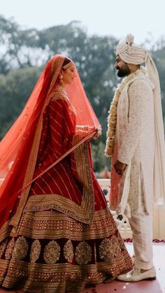 Stunning Wedding Dress Trends: Embrace Timeless Elegance on Your Big Day! - Fashion Tips Tricks Bride Groom Photoshoot, Bride Groom Poses, Indian Bride Poses, Groom Photoshoot, Indian Wedding Photography Couples