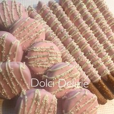 there are many pink and white decorated cookies on the table with words dolce delizie