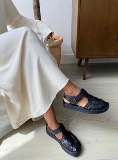 Move Over Birkenstocks: A New “Ugly” Sandal Is Taking Over Instagram+#refinery29 Fisherman Sandals Outfit, Monikh Dale, Woven Leather Sandals, Ugly Shoes, Genuine Leather Sandals, Sandals Outfit, Fisherman Sandals, Trending Sandals, Chunky Shoes