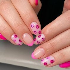 The best short acrylic nails! Sharing the most stunning short acrylic nail designs, which is the perfect look all year-round! Eid Nails, Smiley Nails, Shiny Nails Glitter, Olive Nails, Nail 2023, Simple Gel Nails, Shiny Nails, Design 2023, Cute Gel Nails