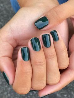 January Nail Colors, January Nail, Dark Green Nails, January Nails, Minimalist Nails, Manicure Y Pedicure, Chic Nails, Green Nails, Winter Nails