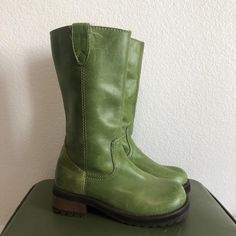 Look what I just found on Depop 🙌 https://depop.app.link/HM1AJc5KExb 90s Leather Boots, 90s Fashion Shoes, Aesthetic Shoes Vintage, Winter Outfits Aesthetic Vintage, Green Vintage Aesthetic, Thrift Shoes, Funky Boots, Vintage Steve Madden, 90s Boots