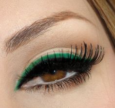 simple & gorgeous Eyeliner Verde, Double Eyeliner, Green Eyeliner, Eyeliner Styles, Smoky Eyes, Colored Eyeliner, Black Eyeliner