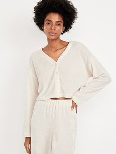 v-neck long sleeves feels like a nap, looks like a trend button front oversized fit hits at waist models are approx.  5'9" and wear sizes s (4), l (12) and xl (18)machine wash according to the care instruction label  . Best Holiday gift for Women , perfect Tops for Christmas! Cotton Pajamas Women Old Navy, Cozy Pajamas Old Navy, Cotton Button-up Sleepwear, Old Navy Pajamas, Cotton Button-up Sleepwear For Bedtime, Lounge Top, Pajamas Gift, Family Pajamas, Old Navy Women