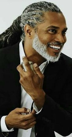 Dreads Man, Dread Lock, Grey Hair Men, Black Men Beards, Dreadlock Hairstyles For Men, Grey Beards, Haircut Men, Handsome Older Men