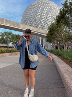 Theme Park Outfit Summer, Disneyworld Outfit Women, Plus Size Disney Outfits, Disney Outfits Summer, Epcot Outfit Ideas, Disneyworld Outfits, Epcot Outfit, Disney Parks Outfits, Singapore Outfit