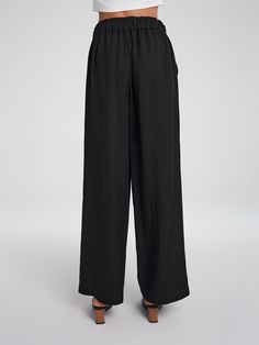 Details： These mid-rise pull-on pants feature an elastic waistband, pockets, and an extra wide leg with stylish front knife pleats. They’re cut from soft, drapey fabric with a twill texture, made from Tencel cotton blend. Fit: Relaxed — an easy shape that’s just shy of loose. Model: 177 cm (5'10") / Weight: 50 kg (110 lbs) wearing a size S. Material: 62.9% Lyocell 30.7% Viscose 6.4% Nylon. Tips: Machine wash, wash with like colors, do not soak. Relaxed Fit Wide Leg Bottoms With Pleated Waist, Relaxed Fit Bottoms With Pleated Waist And Wide Leg, Full Length Rayon Bottoms For Work, Solid Wide-leg Pull-on Pants, Full Length Rayon Pants With Elastic Waistband, Relaxed Fit Wide-leg Pants With Pleated Waist, Wide-leg Rayon Pants With Elastic Waistband, Rayon Wide-leg Pants With Elastic Waistband, Relaxed Fit Wide Leg Pants With Pleated Waist