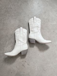 White Short Boots, Winter Cowboy, Short Boot, Wrap Heels, Ap Art, Plus Size Shopping, Samara, White Short