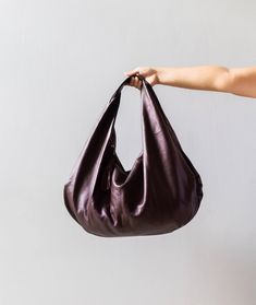 Please read our shipping terms and conditions before placing an order : https://www.etsy.com/listing/1079992551/must-read-alus-indonesia-shipping-terms Choose your own color for a bag that holds your shoulder effortlessly and can take all your necessary everyday items. From weekend, to weekday, this roomy bag goes with many outfits and occasions. Leather is durable, doesn't wrinkle much and comes in a large variety colors and styles. Perfect for every day or work bag and travel bag. To check oth Soft Leather Hobo Bag, Large Hobo Bag, Hobo Bags, Large Shoulder Bags, Leather Hobo Bag, Boho Bag, Work Bag, Dooney Bourke Handbags, Hobo Handbags