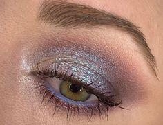 French Hair Color Trends, Subtle Blue Eyeshadow, Space Photoshoot, Artsy Makeup, Maquillage On Fleek, Everyday Makeup Tutorials, Makeup Nails Art, Ethereal Makeup, Blue Eyeshadow