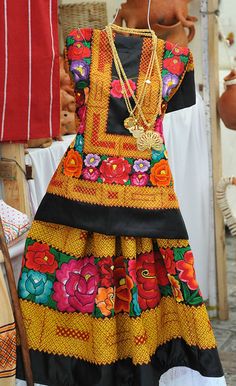 Oaxaca Mexican Clothing Zapotec | Flickr - Photo Sharing! Mexican Clothing, Folklore Fashion, Mexican Dress