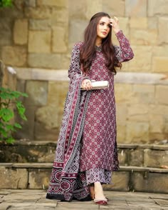 Suit Designs Pakistani, Pakistani Suits Party Wear, Summer Dress Outfits Casual, Party Wear Pakistani, Long Kameez, Walima Dresses, Muslim Outfit, Outfit Traditional, Indian Ethnic Fashion