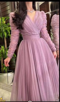 Most demanding dress💖 Elegantes Party Outfit, Party Wear Gowns, Simple Frocks, Simple Gowns, Gowns Dresses Elegant, Fancy Dresses Long, Party Inspo