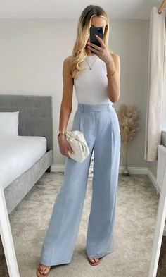 Blue Pantalon Outfit, Light Blue Slacks Outfit Women, Light Blue Trouser Outfit Women, What To Wear With Blue Pants, Light Blue Trousers Outfit, Light Blue Pants Outfit, Preppy Work Outfit, Blue Trousers Outfit, Light Blue Trousers