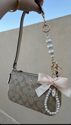 Cute Purse Accessories, Coach Bag With Charms, Bows On Bags, Custom Bags Ideas, Coach Purses Aesthetic, Designer Bags 2024, Purses And Handbags Aesthetic, Purse With Charms