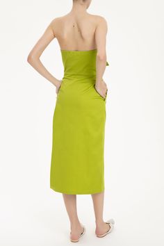 DescriptionThink about effortlessly chic pieces to wear day and night like this Solid Strapless Midi Dress With Double Knot with pockets. Style the Solid Strapless Midi Dress With Double Knot with sandals and woven tote al mare. Items in the FINAL SALE category cannot be cancelled or returned. Product detailsStrapless, Double Knot, Midi, Pockets, Open Front ColorGreen Composition97% COTTON 3% SPANDEX Model measurementsHeight: 180 cm (5'11") / Bust: 82 cm (32.3") / Waist: 60 cm (23.6") / Hips: 92 Chic Beach Midi Dress With Straight Neckline, Chic Midi Dress With Straight Neckline For Beach, Chic Straight Neckline Midi Dress For Beach, Green Summer Dress With Straight Neckline, Chic Green Strapless Midi Dress, Strapless Summer Dresses With Pockets, Elegant Beach Midi Dress With Pockets, Green Dresses With Pockets For Day Out, Green Dress With Pockets For Day Out