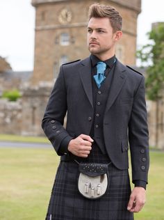 Kilt Groom, Groomsman Attire, Wedding Kilt, Kilt Wedding, Kilted Men, Ghillie Brogues, Groomsmen Outfit, Kilt Jackets, Grooms Men