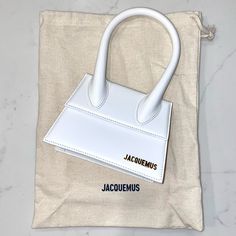 Jacquemus - Le Chiquito Moyen (White) Medium-Size Leather Handbag // Brand New With Tag * This Includes The Handbag Itself, Adjustable Straps, The Tag, And The Dust Bag. * The Linings And Glue Of The Leather As Well As Some Scratches On The Metal Hardware Are Normal In All Jacquemus Bags, Images Are Included. Please Feel Free To Send The Images For Authentication. * Bought This At Around $980, Including Additional Taxes, Duties, And Customs. * The Whole Package Will Be Recorded At The Carrier Fa Bags Jacquemus, Luxury Bag Brands, Jacquemus Bags, Jacquemus Bag, Ootd Women, Purple Backpack, Top Handle Handbags, Celine Luggage Bag, My Bags