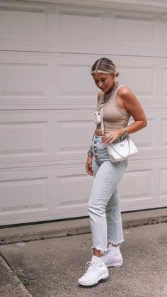 White Capris Outfit, Capris Outfit, Spring Fashion Dresses, Outfits Athletic, Trendy Spring Outfits, Athletic Build, White Capris, Shein Outfits, Cute Simple Outfits