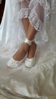 the bride is wearing her wedding shoes